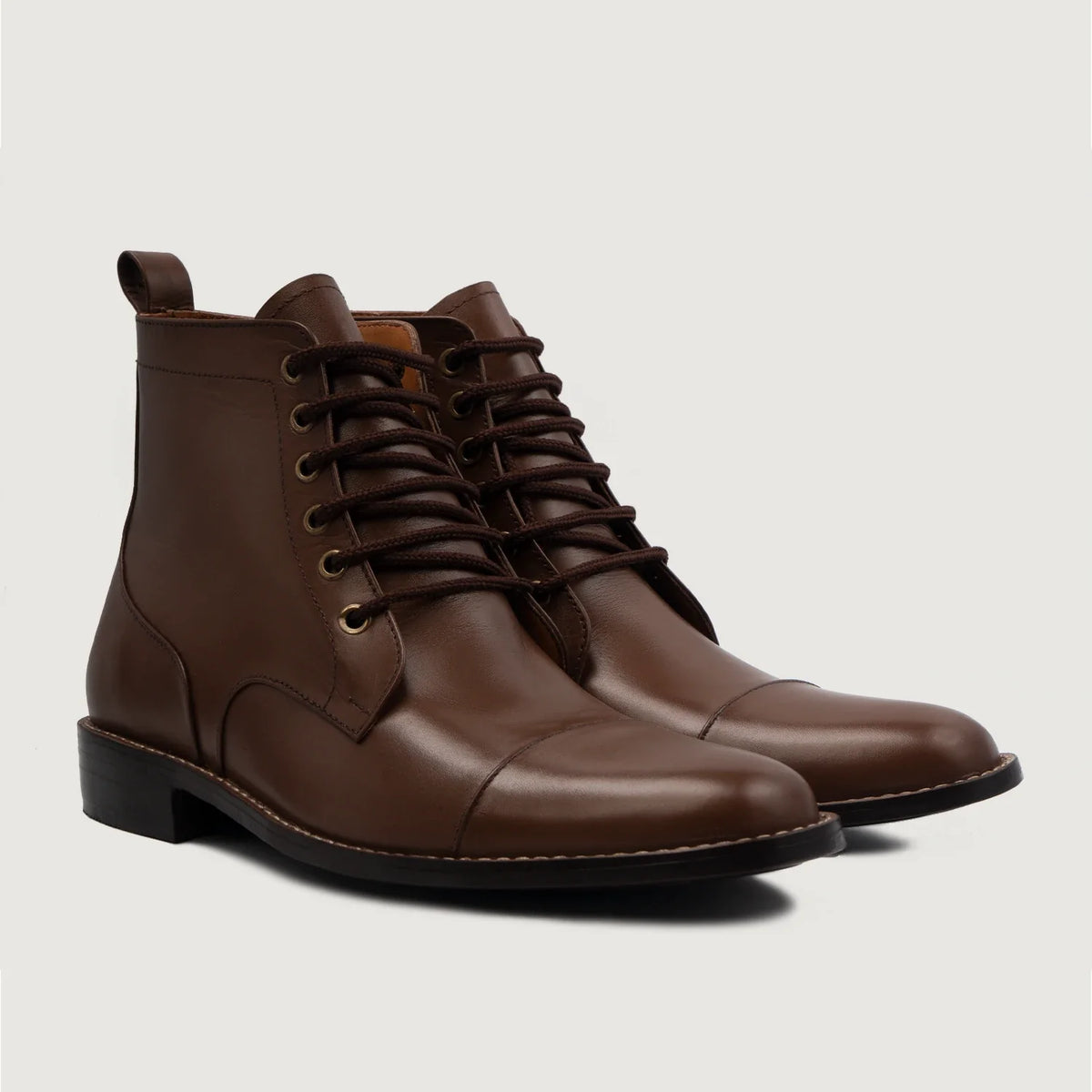 Knight Derby 复古棕 真皮工装靴马丁靴 男士 For Men in Brown Full-Grain Leather - 侧面轮廓视角 | 官方商城选购