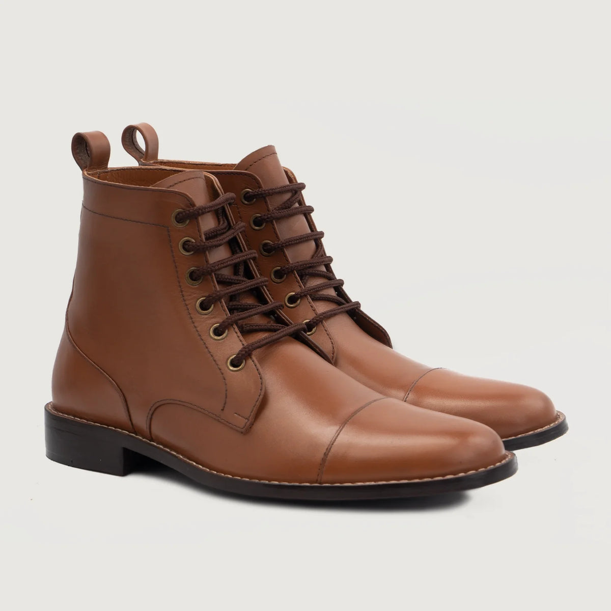 Knight Derby 浅棕褐色 真皮工装靴马丁靴 男士 For Men in Tan Full-Grain Leather - 侧面轮廓视角 | 官方商城选购