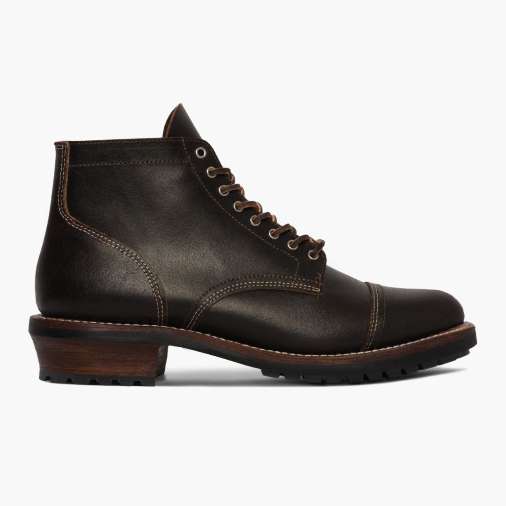 Classic Full-Grain leather Boots - 固特异沿条缝制工艺与鞋头细节