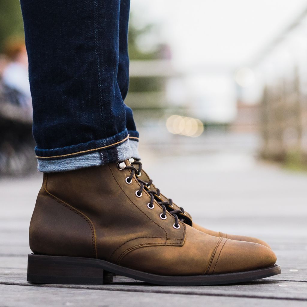 Authentic Full-Grain Leather Grain Depth & Pull-Up Patina Texture Detail