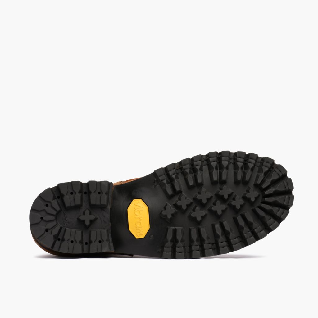 High-Traction Rubber Outsole & Lug Tread Pattern on Challenger Badland 真皮工装靴马丁靴 男士
