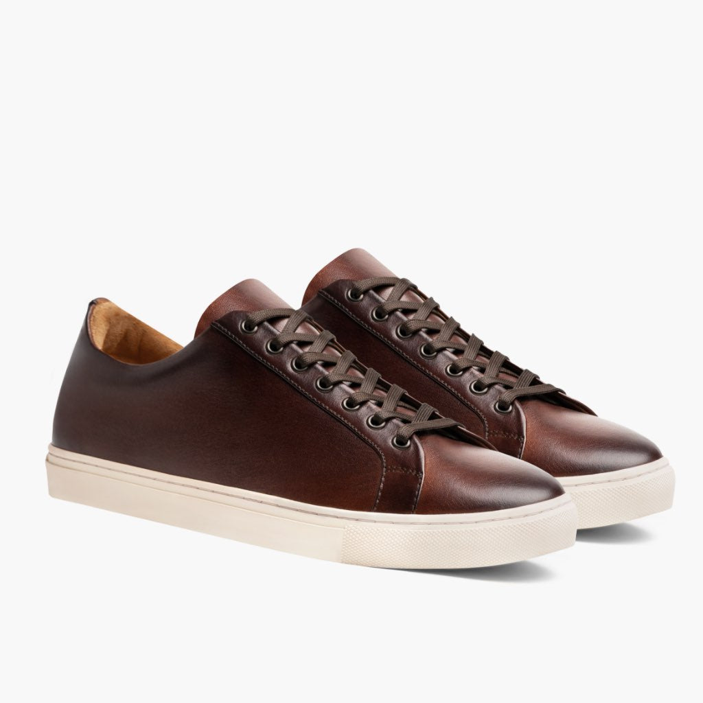 Premier Low Top Coffee 真皮休闲板鞋运动鞋 男士 For Men in Classic Full-Grain Leather - 侧面轮廓视角 | 官方商城选购