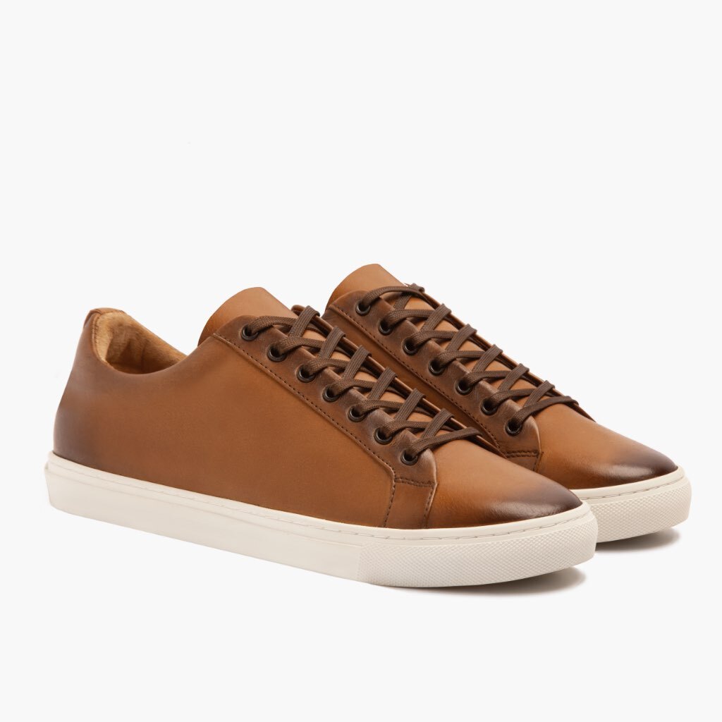 Premier Low Top Toffee 真皮休闲板鞋运动鞋 男士 For Men in Classic Full-Grain Leather - 侧面轮廓视角 | 官方商城选购