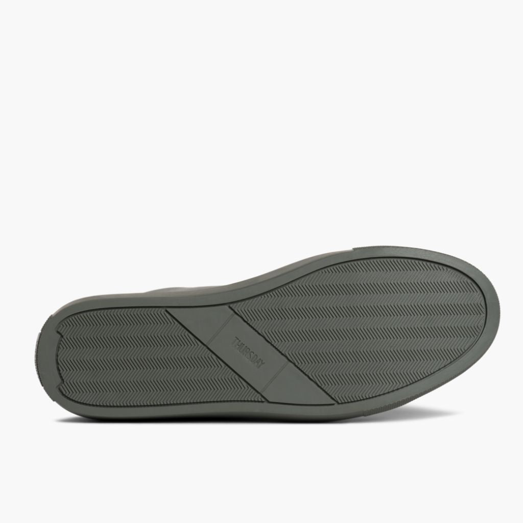 High-Traction Rubber Outsole & Lug Tread Pattern on Premier Low Top Grey 真皮休闲板鞋运动鞋 男士 For Men