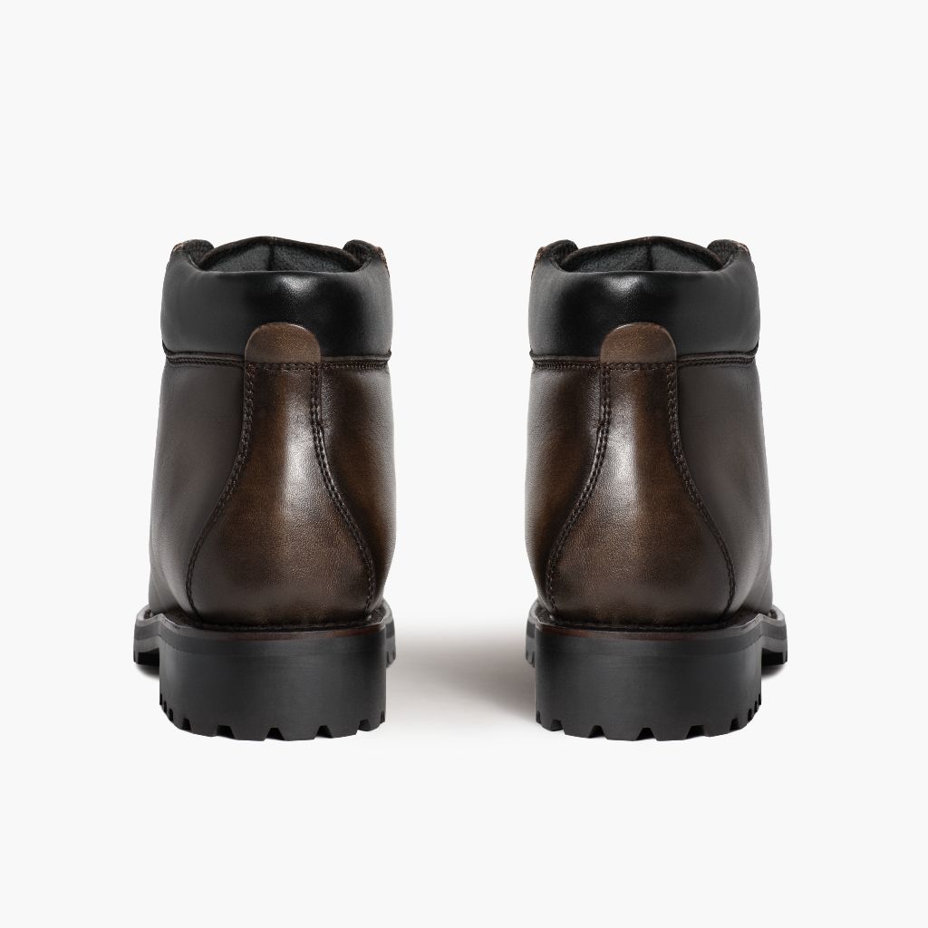 High-Traction Rubber Outsole & Lug Tread Pattern on Commander Jasper 真皮工装靴马丁靴 男士
