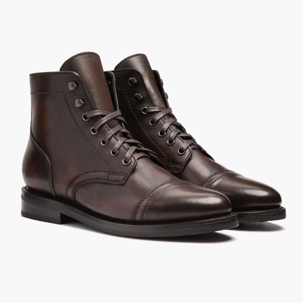 Black Full-Grain leather Boots - 固特异沿条缝制工艺与鞋头细节