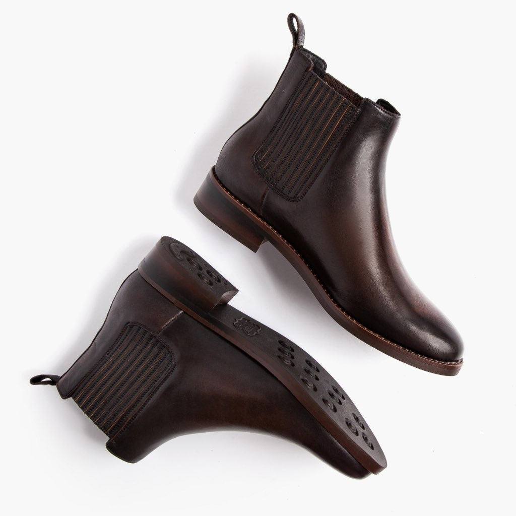High-Traction Rubber Outsole & Lug Tread Pattern on Dreamer 经典黑 Coffee 真皮工装靴马丁靴 女士