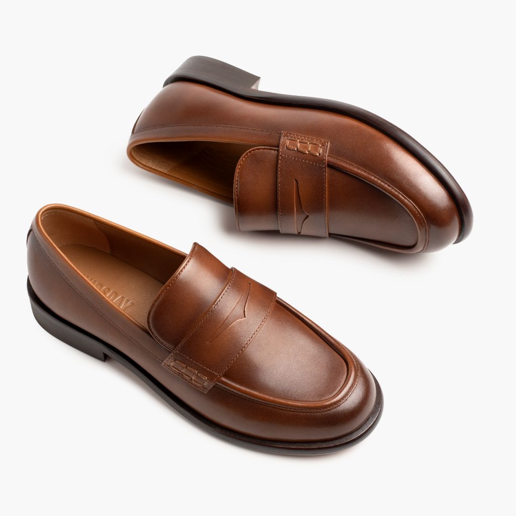 High-Traction Rubber Outsole & Lug Tread Pattern on Dress Penny Pecan 真皮工装靴马丁靴 女士
