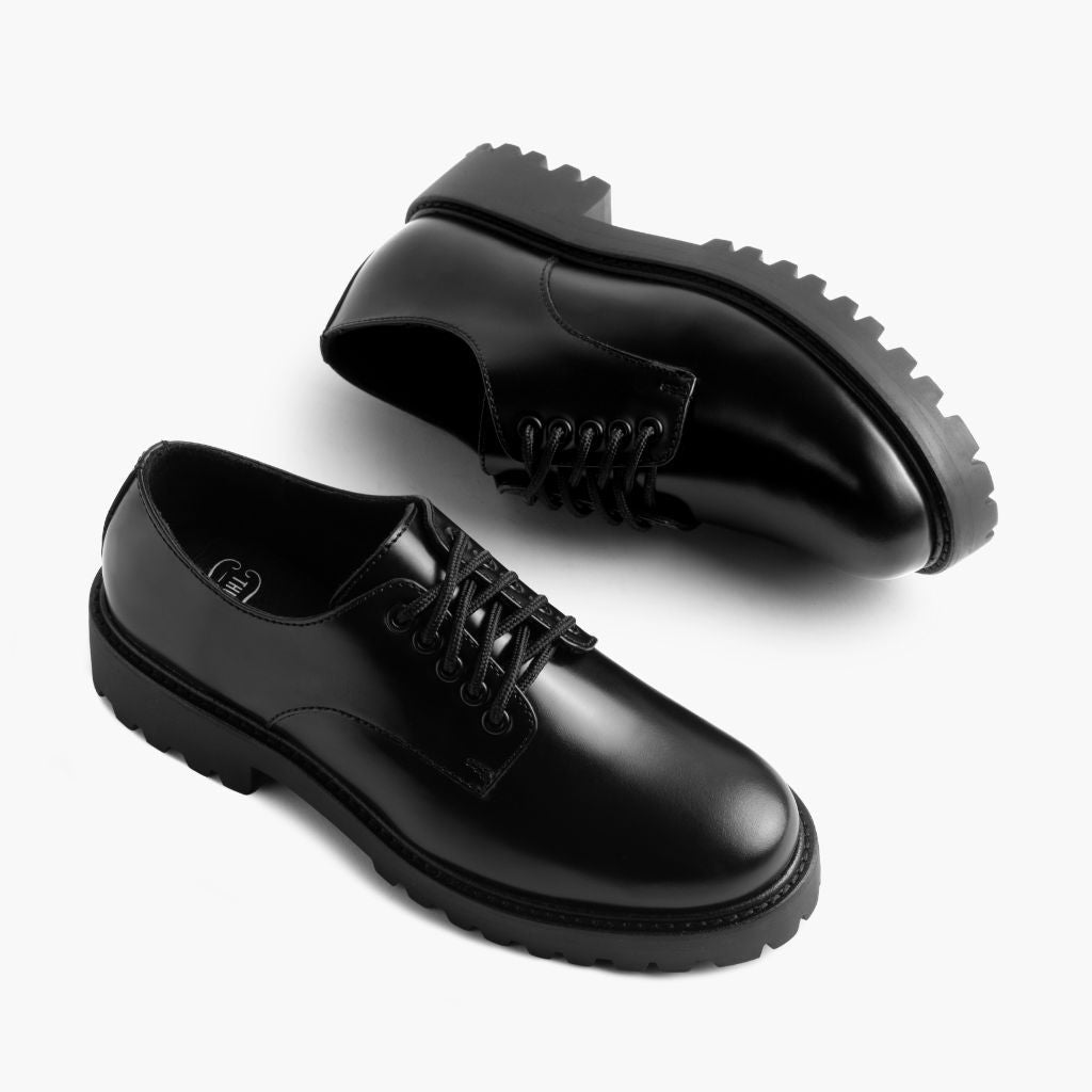 High-Traction Rubber Outsole & Lug Tread Pattern on Renegade 经典黑 真皮休闲板鞋运动鞋 女士
