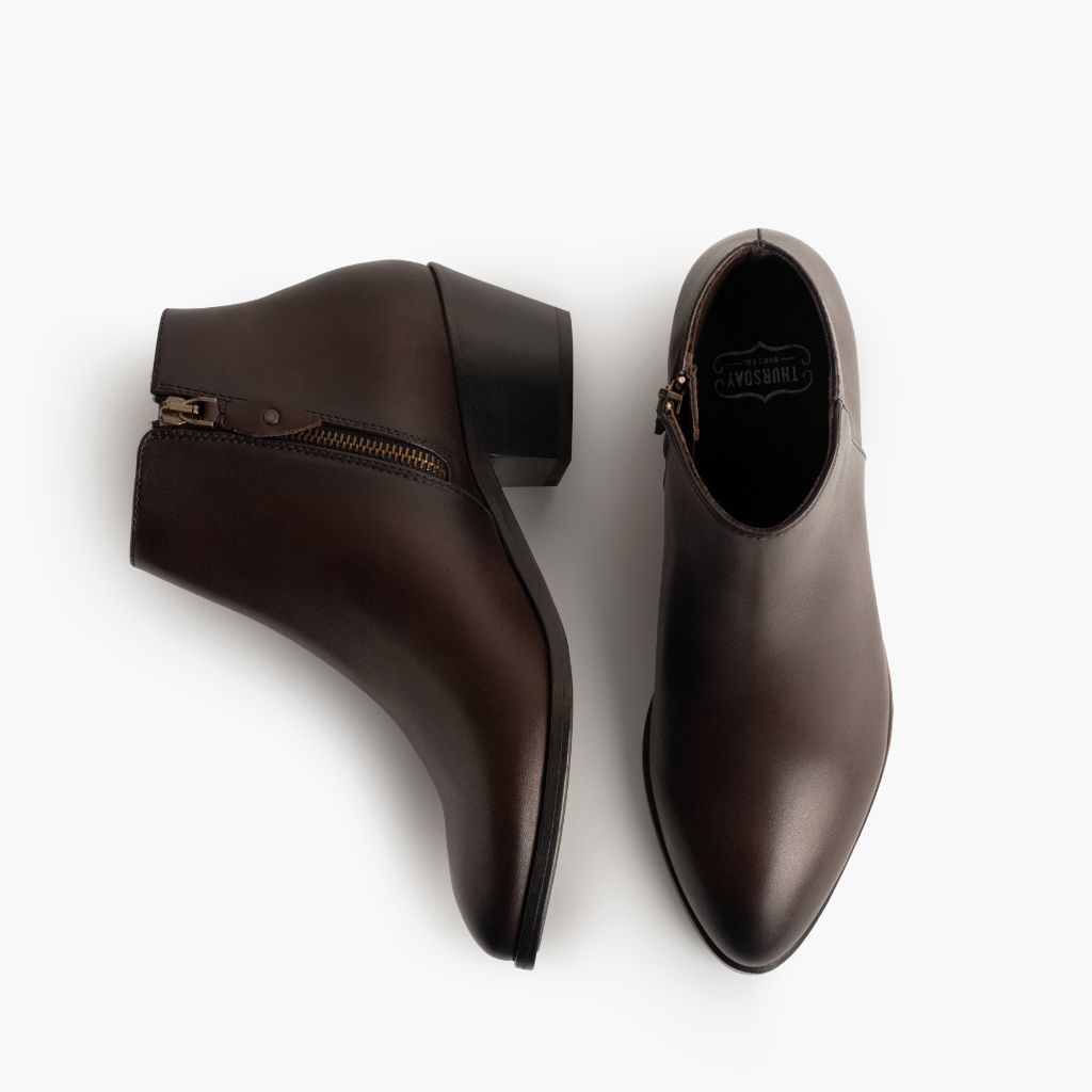 High-Traction Rubber Outsole & Lug Tread Pattern on Downtown Old English 真皮工装靴马丁靴 女士