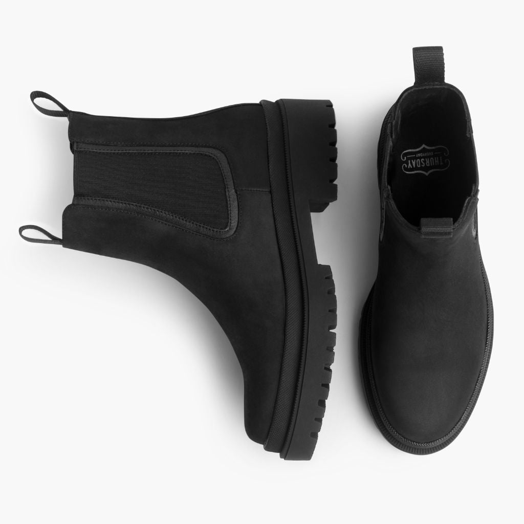 High-Traction Rubber Outsole & Lug Tread Pattern on Legend Platform 经典黑 Matte 真皮工装靴马丁靴 女士