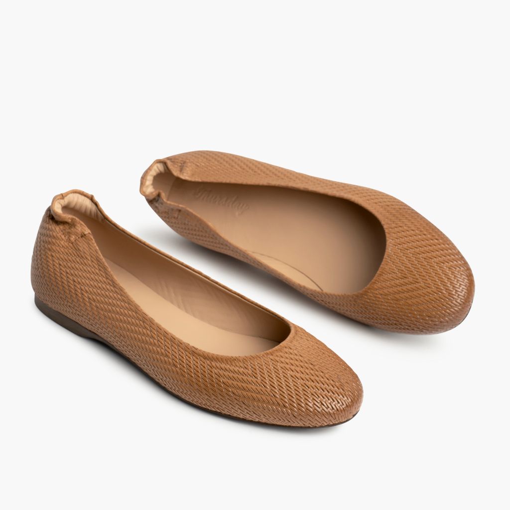 High-Traction Rubber Outsole & Lug Tread Pattern on Scrunch 浅棕褐色 Embossed 真皮工装靴马丁靴 女士