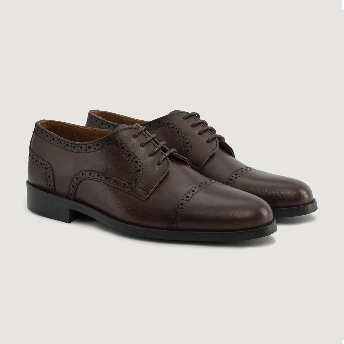 Dirk Brogues Derby Brown Leather Shoes StudGuard For Men in Burnished Brown Full-Grain Leather - 侧面轮廓视角 | 官方商城选购