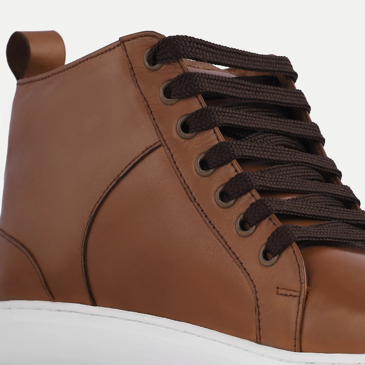 High-Traction Rubber Outsole & Lug Tread Pattern on Marty High Top 浅棕褐色 真皮休闲板鞋运动鞋 男士