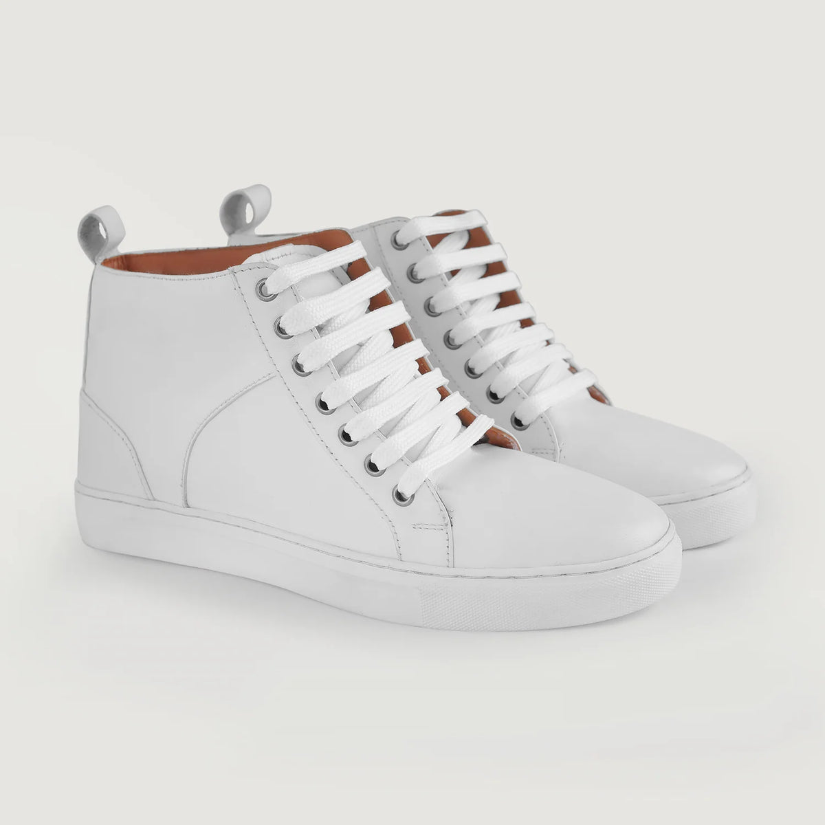 Marty High Top White 真皮休闲板鞋运动鞋 男士 in White Full-Grain Leather - 侧面轮廓视角 | 官方商城选购