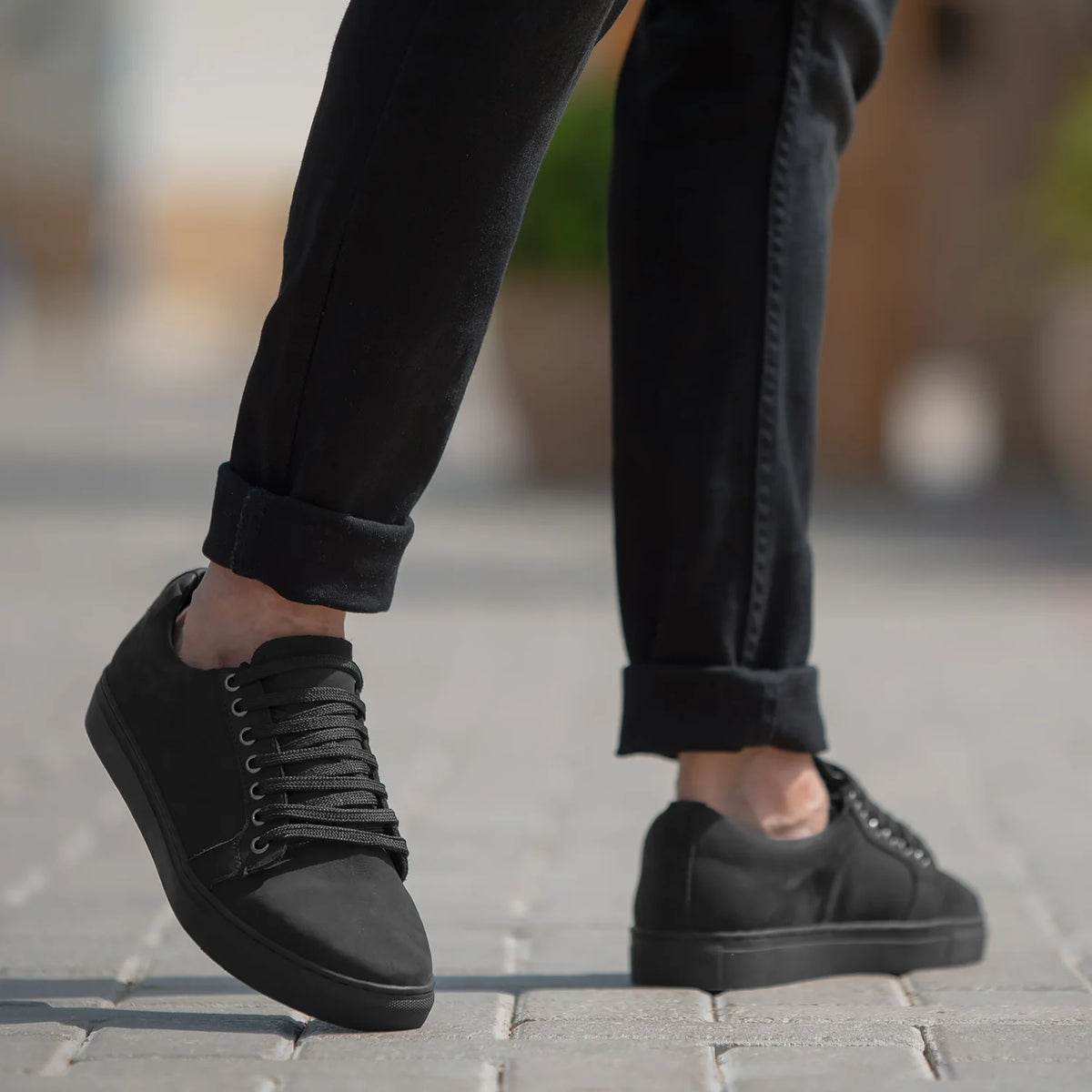 Black Full-Grain leather Sneakers - 固特异沿条缝制工艺与鞋头细节