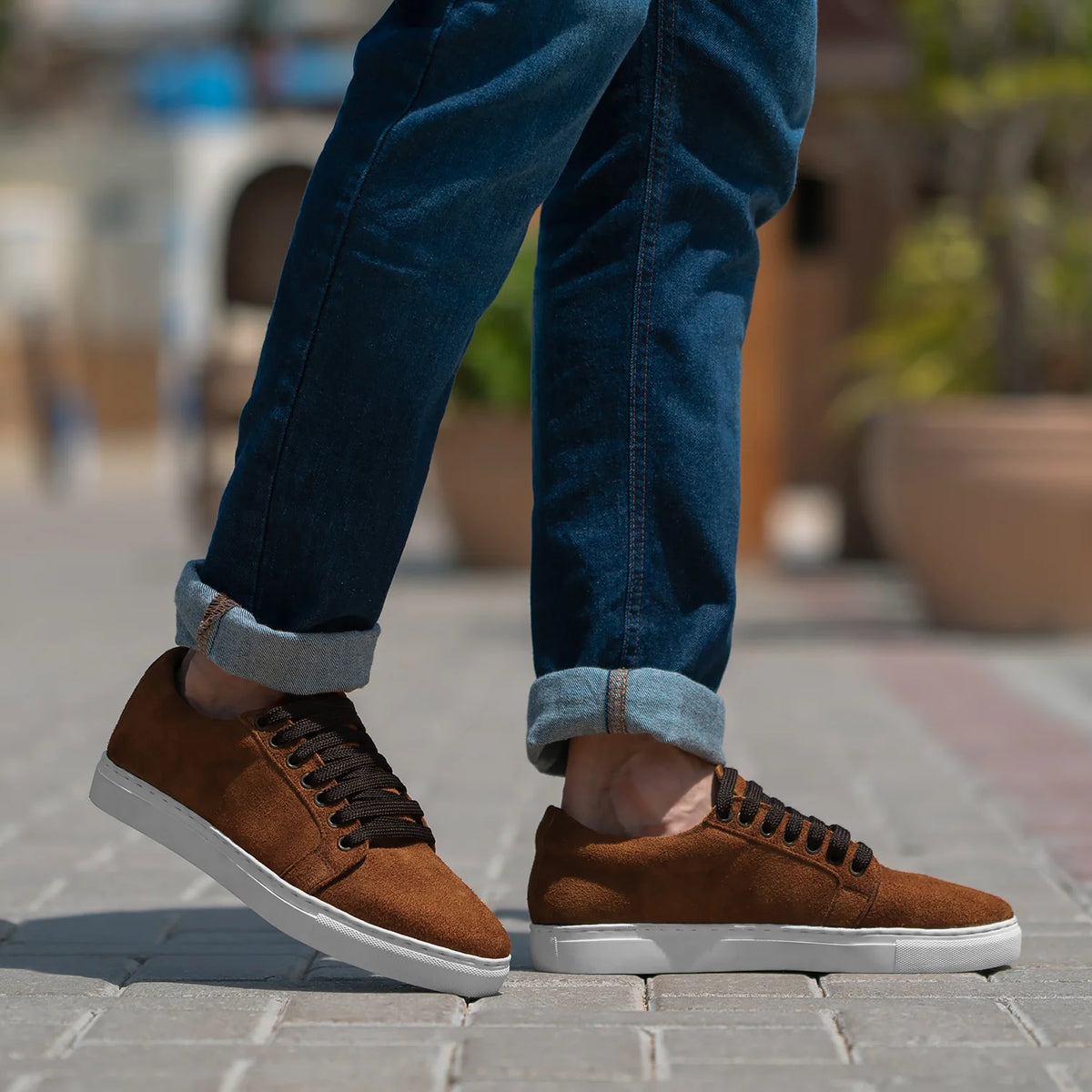 Brown Goatskin Suede Leather Sneakers - 固特异沿条缝制工艺与鞋头细节