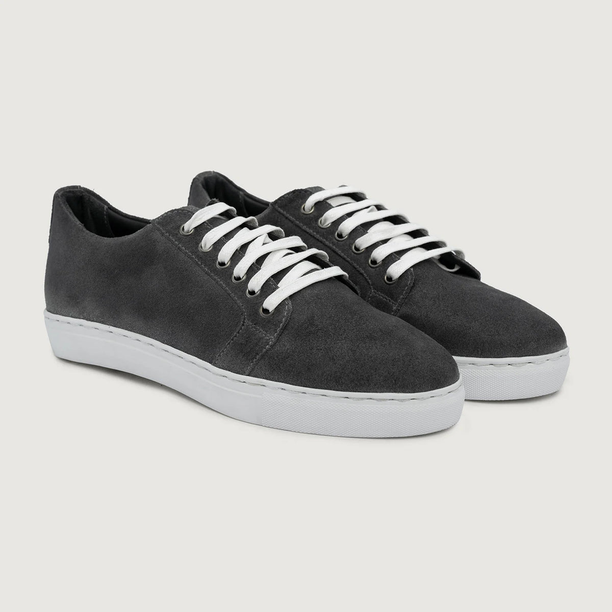 Murphy Low Top Grey Suede 真皮休闲板鞋运动鞋 男士 For Men in Grey Goatskin Suede - 侧面轮廓视角 | 官方商城选购