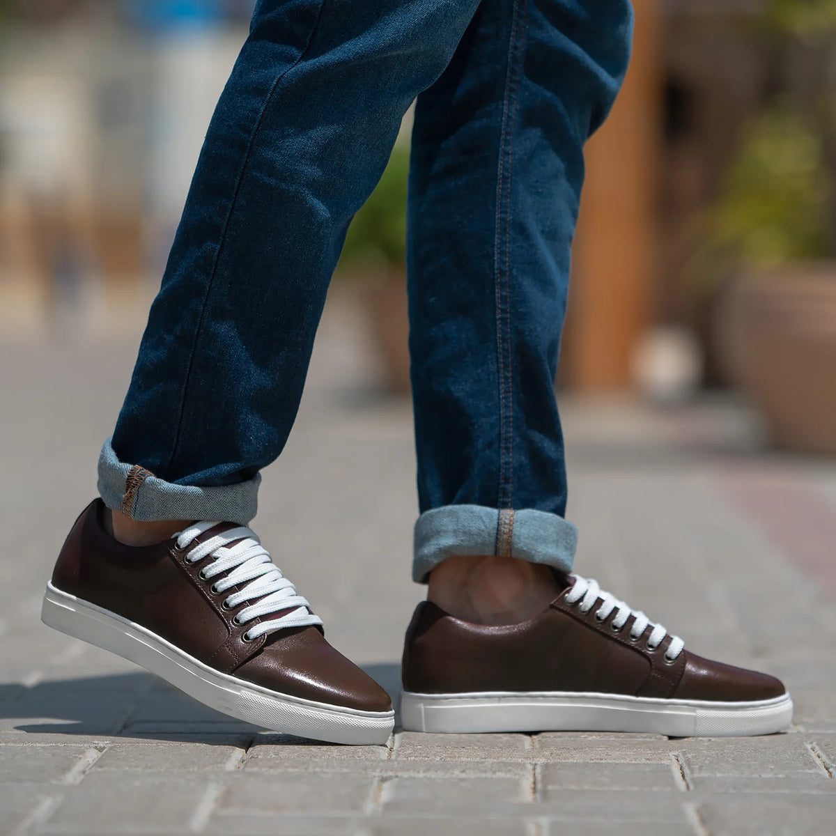 Maroon Full-Grain leather Sneakers - 固特异沿条缝制工艺与鞋头细节