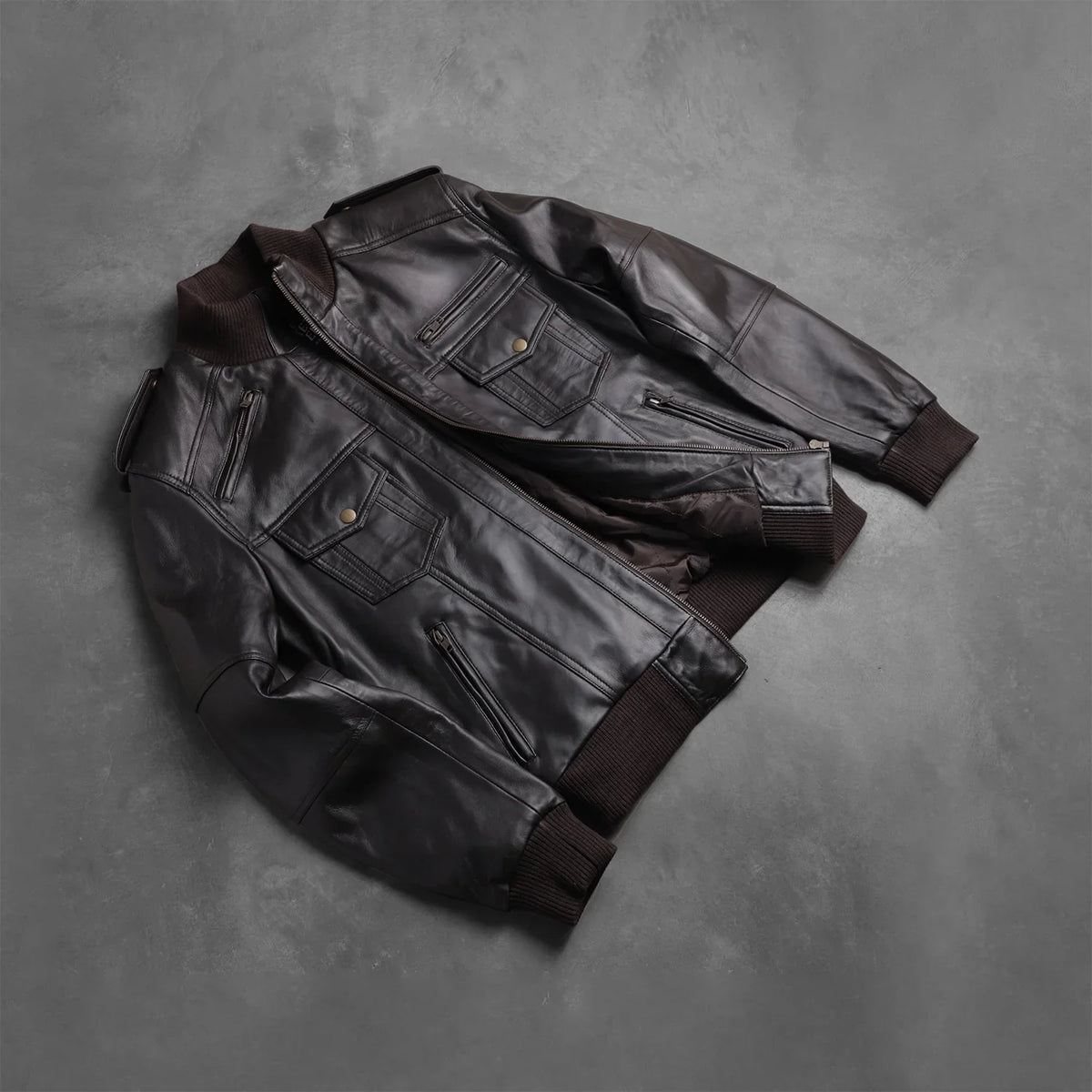 Rib knit &amp; Hem Craftsmanship Construction Detail on Men's Agent Shadow 棕色 真皮飞行员夹克 男士