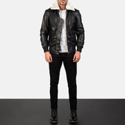 
Airin G-1 Black & White Leather Bomber Jacket - 展现立体袖型与合身版型的侧身视角