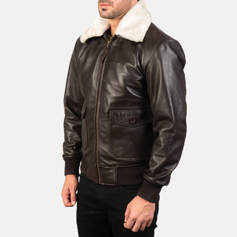 
Brown Sheepskin Leather Bomber Jacket - 展现肩线贴合与利落下摆的背部视角