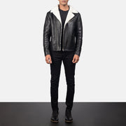 Close-Up Detail of Notch &amp; Zipper Hardware on Men's Alberto White Shearling 黑色 真皮夹克 男士