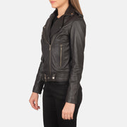 
Brown Sheepskin Leather Biker Jacket - 展现肩线贴合与利落下摆的背部视角