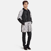 Men's Artistry 黑色 Dye 真皮大衣 男士 - Lateral Side Profile View Showing Sleeve Cut &amp; Athletic Taper Fit