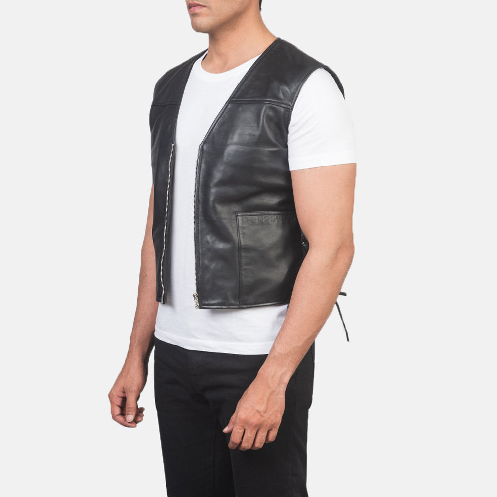 
Black Sheepskin leather Vest - 展现肩线贴合与利落下摆的背部视角