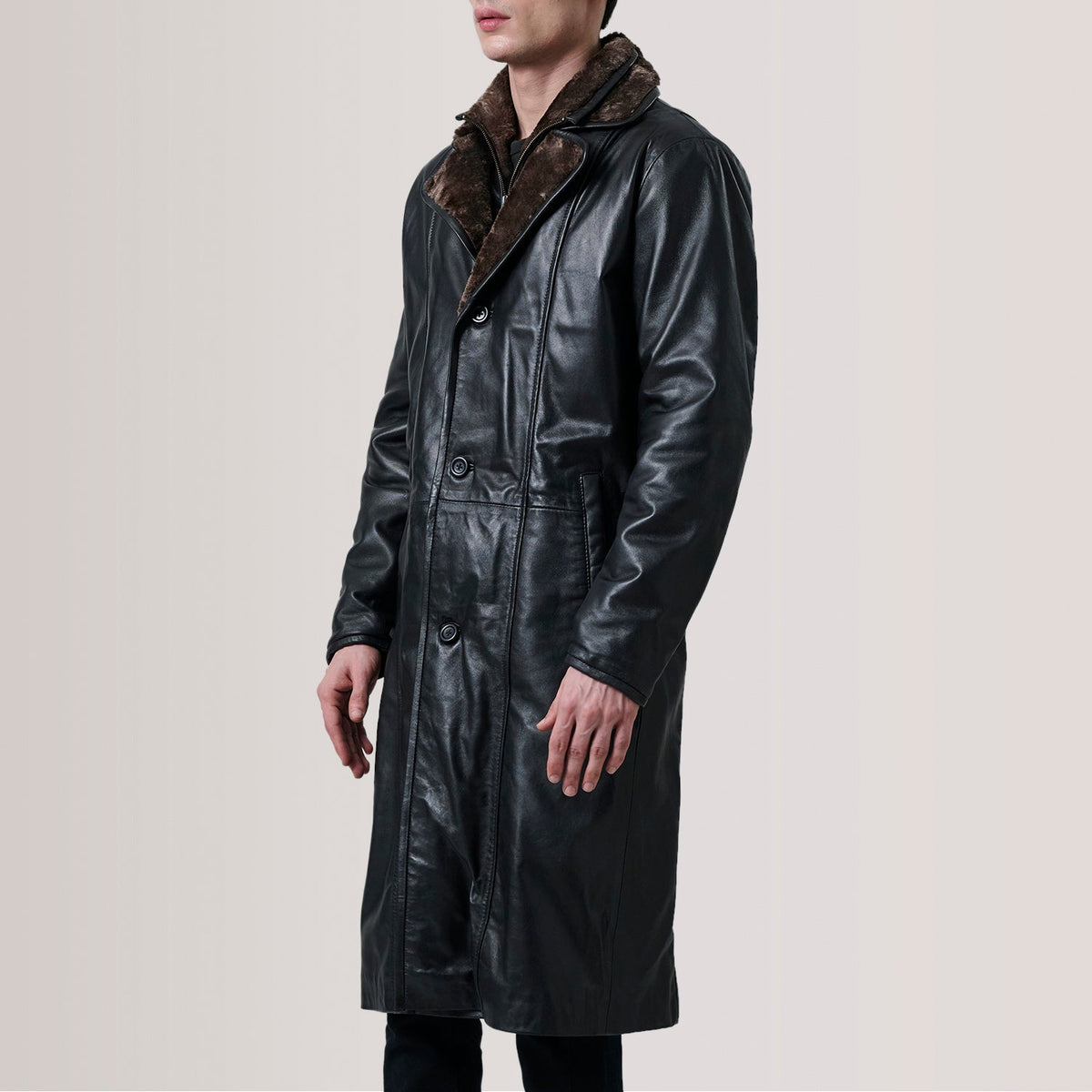 Cai 黑色 Leather Shearling 真皮大衣 男士 For Men - Lateral Side Profile View Showing Sleeve Cut &amp; Athletic Taper Fit