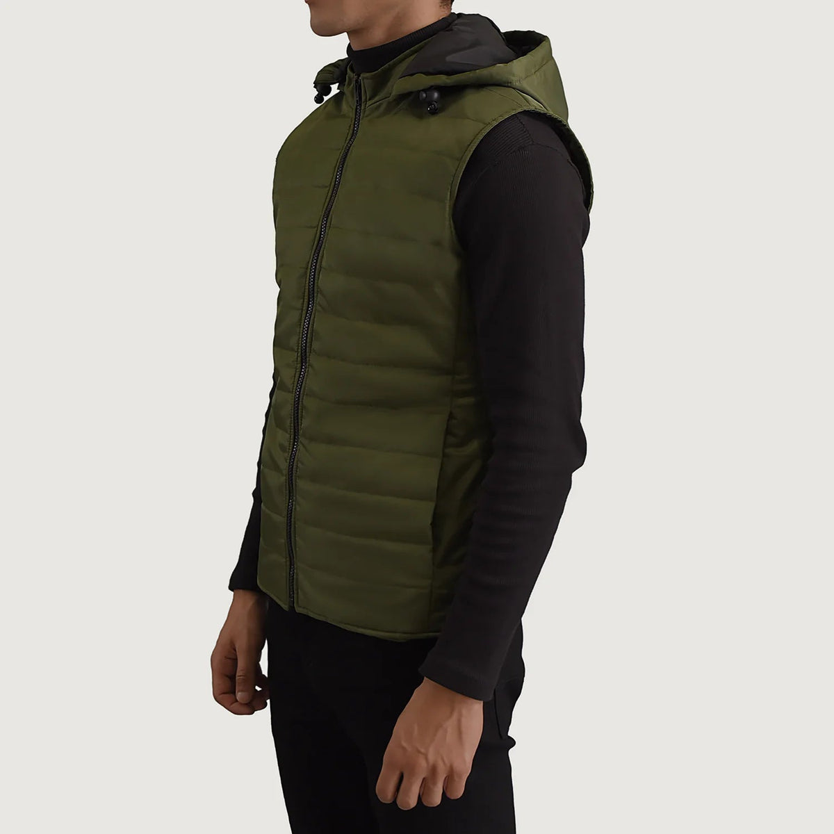
Green Full-Grain leather Vest - 展现肩线贴合与利落下摆的背部视角
