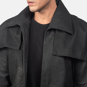 Close-Up Detail of Classic Collar &amp; Heavy-Duty Zipper Hardware on Men's Classic Distressed 黑色 Leather Duster 男士