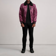 Close-Up Detail of Removable faux fur collar &amp; Zipper Hardware on Clyde B-15 Maroon 真皮飞行员夹克 男士