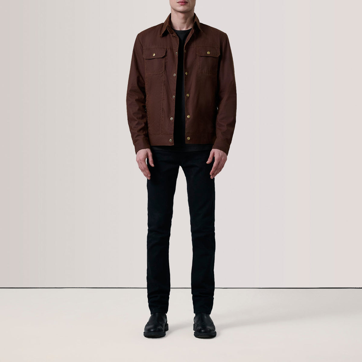 
Brown Waxed Cotton Canvas Leather Jacket - 展现肩线贴合与利落下摆的背部视角