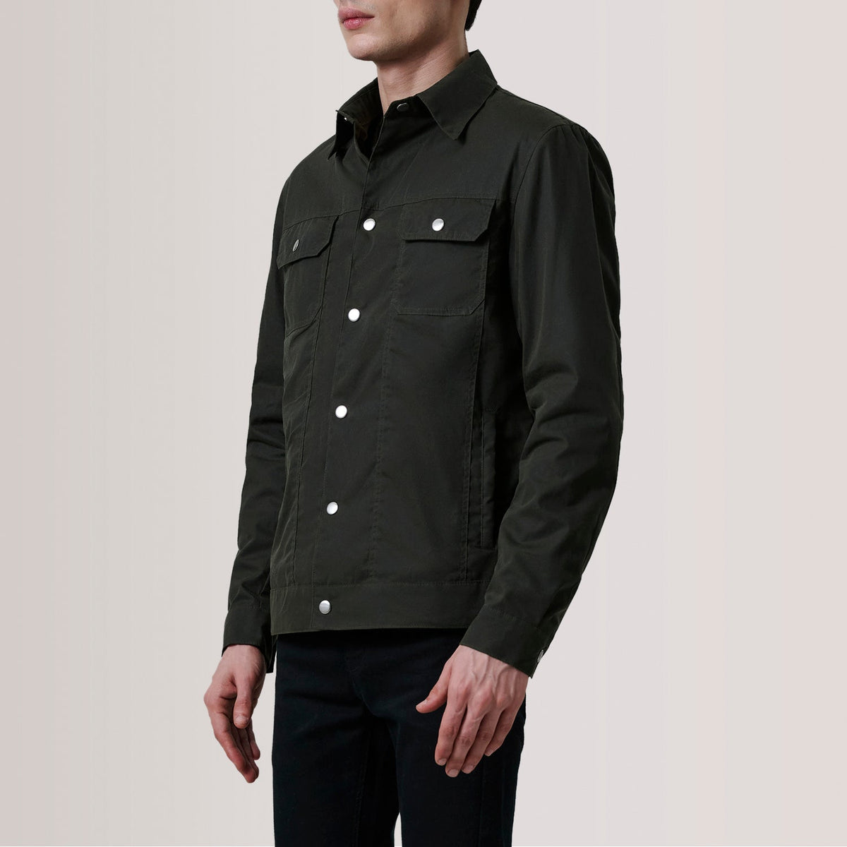 Colberto Olive Waxed Canvas Trucker 真皮夹克 男士 For Men - Lateral Side Profile View Showing Sleeve Cut &amp; Athletic Taper Fit