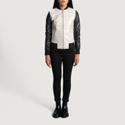Close-Up Detail of Varsity &amp; Zipper Hardware on Women's Cole Silver 真皮飞行员夹克 女士