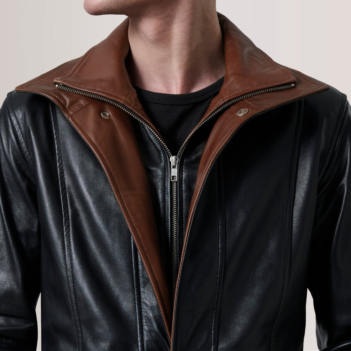 
内衬展示 Showing Quilted Polyester Lining & 内部双侧实用暗袋