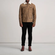 
Dallis Snuffed Brown Shearling Trucker Jacket - 展现立体袖型与合身版型的侧身视角