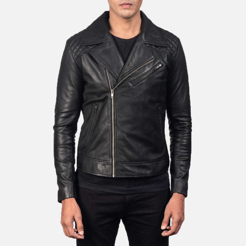 
Danny Quilted Brown Leather Biker Jacket - 展现立体袖型与合身版型的侧身视角