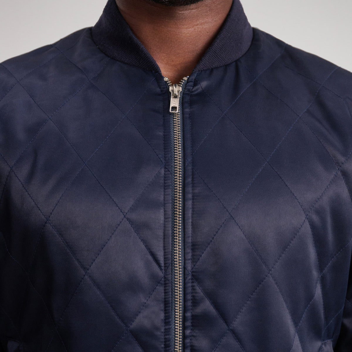 
内衬展示 Showing Polyester Lining & 内部双侧实用暗袋