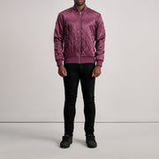 Close-Up Detail of Varsity &amp; Zipper Hardware on Danson Quilted Maroon Varsity 真皮夹克 男士
