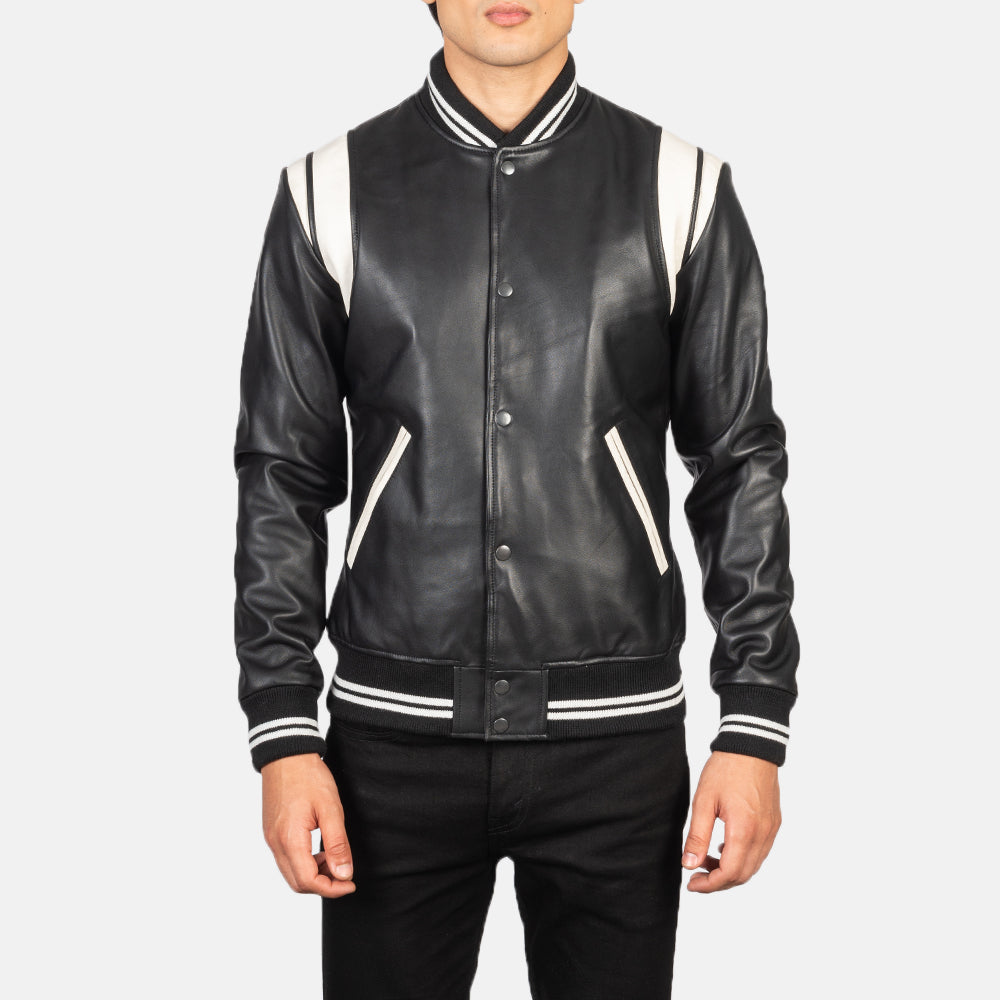 Close-Up Detail of Varsity &amp; Snap Buttons Hardware on Men's Dantee 黑色 Leather Varsity 真皮夹克 男士