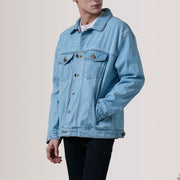 
Eddie Light 深海蓝 Oversized Denim Trucker 真皮夹克 男士 For Men - 展现立体袖型与合身版型的侧身视角