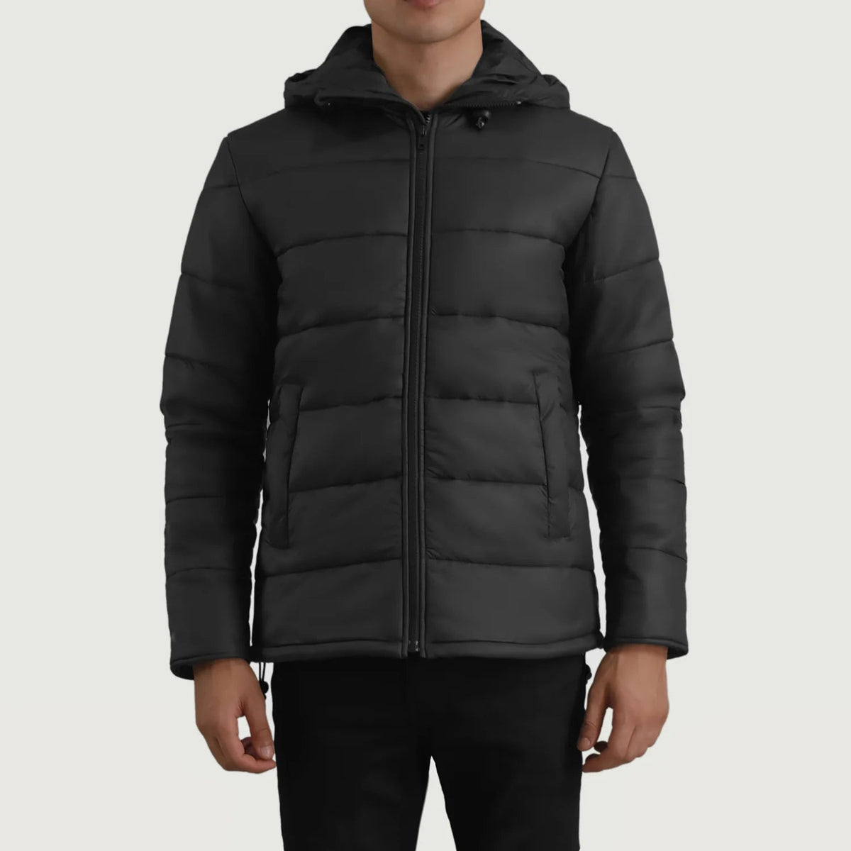 
Erico 经典黑 Hooded Puffer 真皮夹克 男士 经典黑色头层牛皮 - 正面版型与定制立体剪裁轮廓 | 官方商城选购