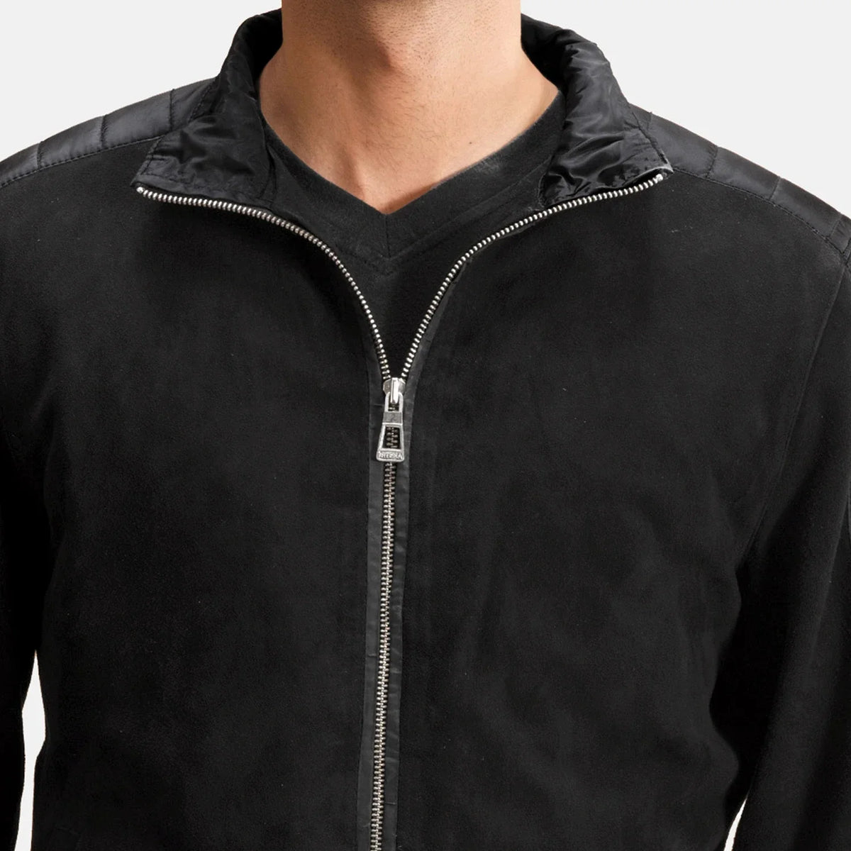 Close-Up Detail of High Neck &amp; Zipper Hardware on Men's Ethan Hybrid Suede 真皮飞行员夹克 男士