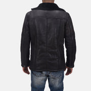 
细节特写 of Notch & Button Hardware on Furcliff Double Face Shearling 真皮大衣 男士