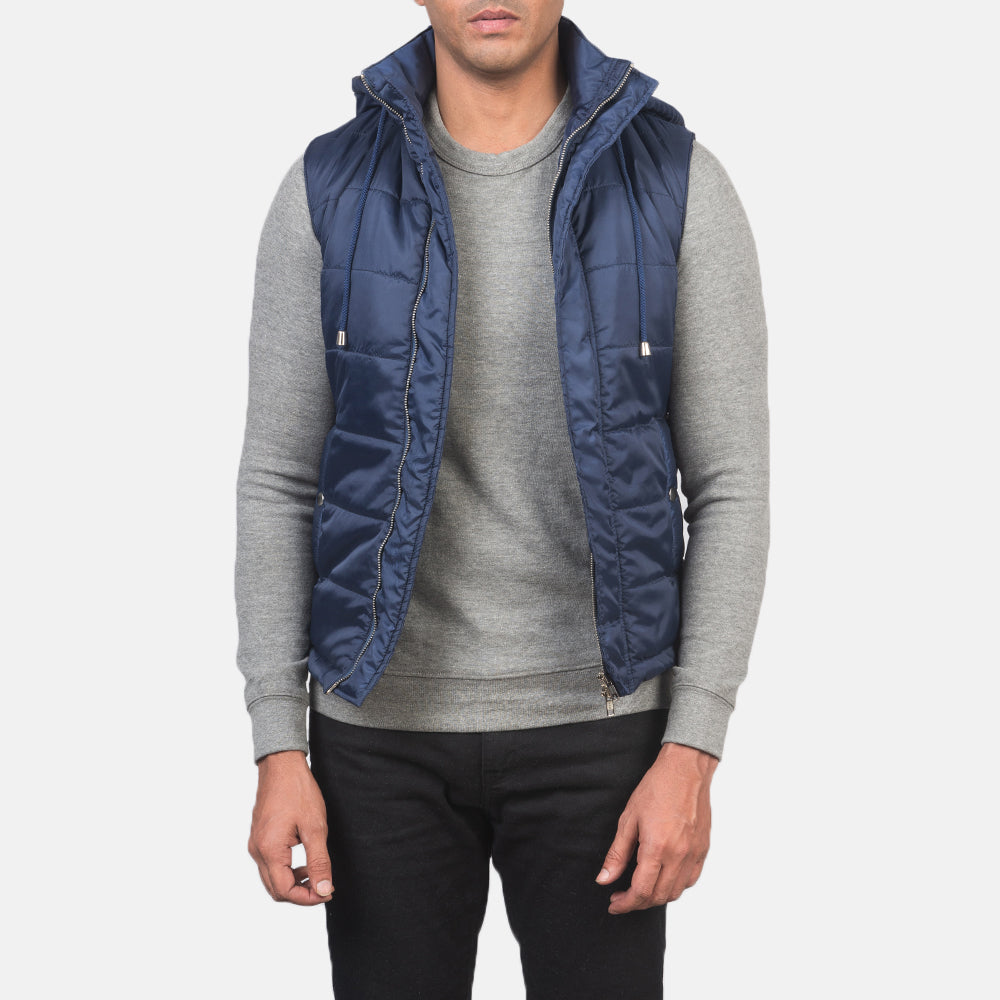 
Fuston 深海蓝 连帽羽绒夹棉马甲 男士 in Blue Nylon (Water-Resistant) - 正面版型与定制立体剪裁轮廓 | 官方商城选购