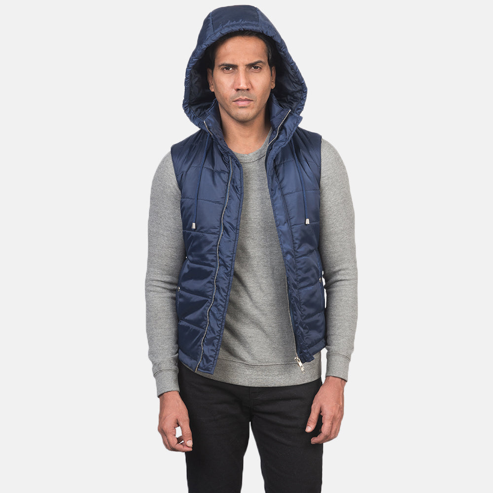 
细节特写 of Band with Removable Hood & Zipper with dual puller and wind flap Hardware on Fuston 深海蓝 连帽羽绒夹棉马甲 男士