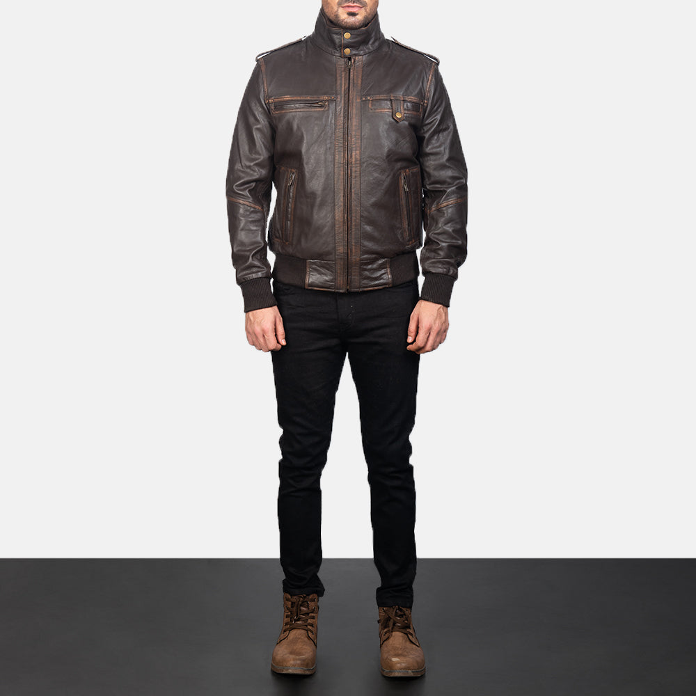 
Street Brown Leather Bomber Jacket - 展现立体袖型与合身版型的侧身视角